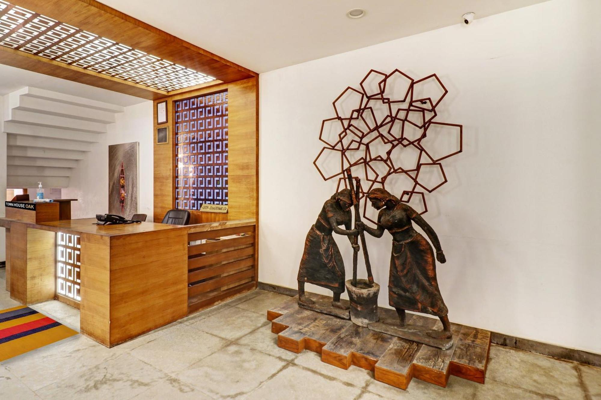 Townhouse Oak Edassery's Sealine Hotel Kochi